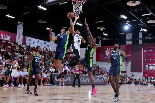 星空体育网站入口-爵士牢牢控制大局！米切尔率队完美击溃对手创纪录(米切尔22分全队半场18记三分 爵士灭魔术迎九连胜)