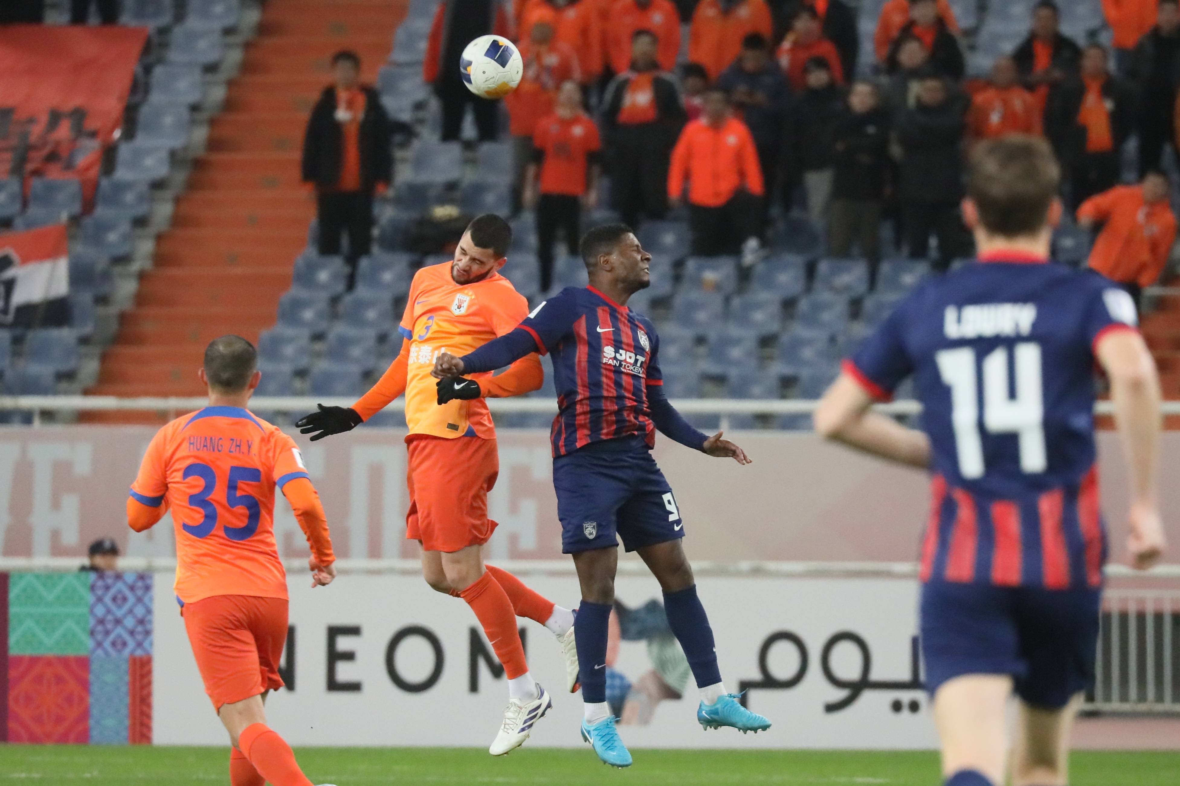 星空体育官方-关于锋线巨人在比赛中的超凡表现震撼球迷和对手的信息