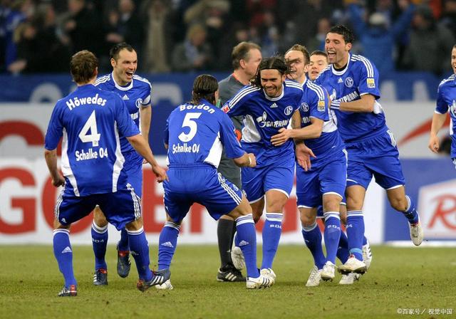 关于法兰克福战平沙尔克04,积分榜竞争激烈的信息 关于法兰克福战平沙尔克04,积分榜竞争激烈的信息