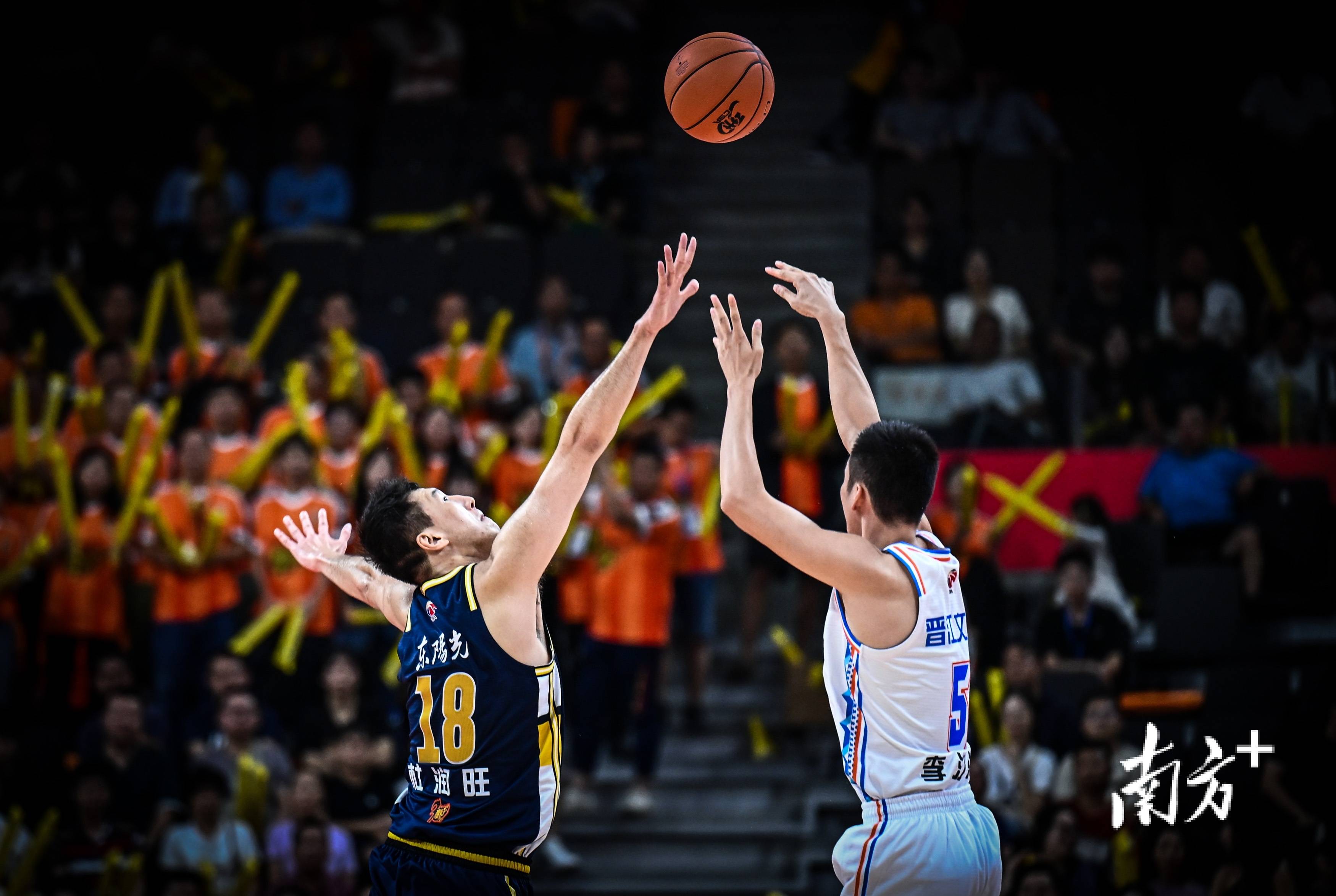 星空体育娱乐-广东篮球队击败辽宁男篮壮大队伍