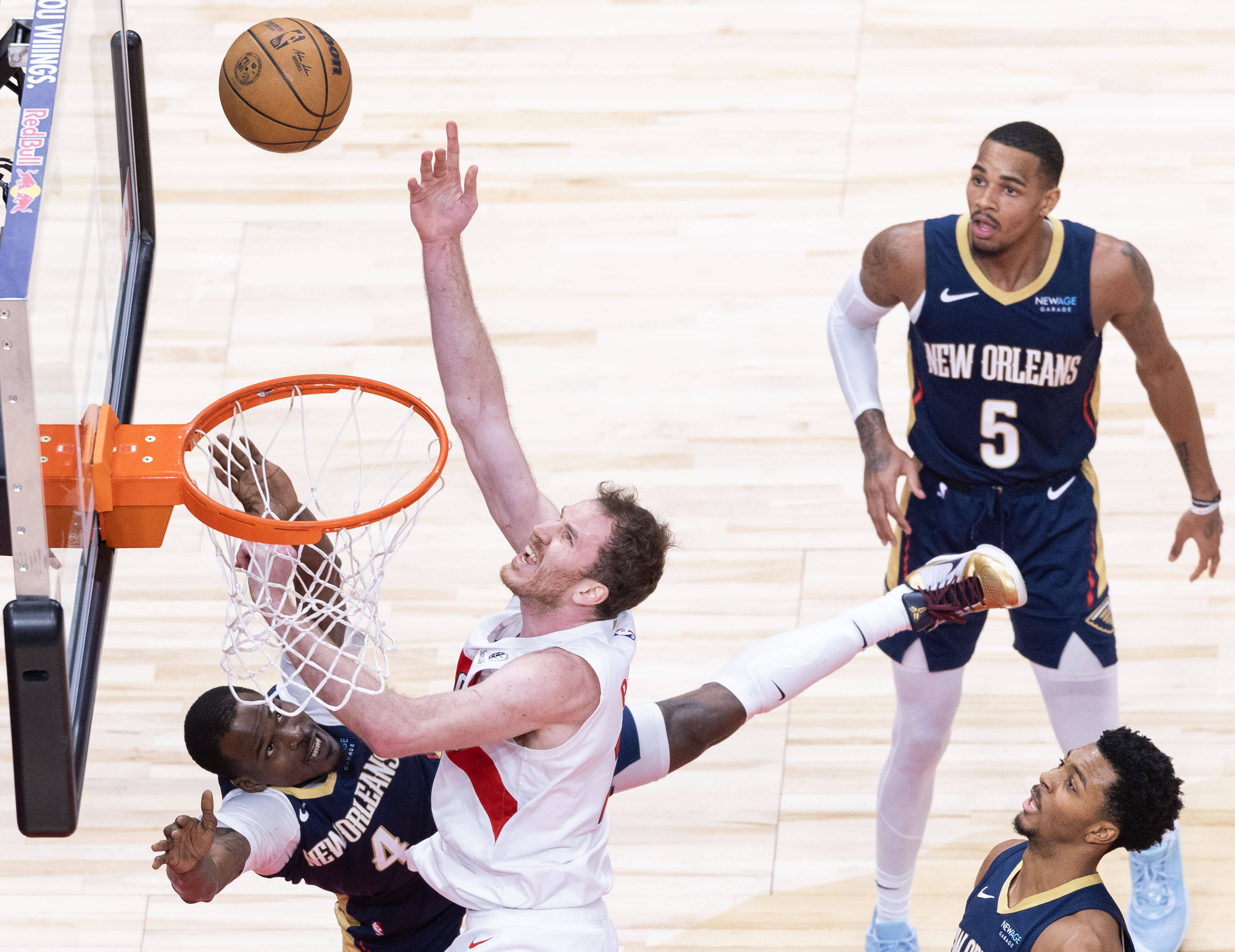 星空体育app下载-东部区赛场风云再起，猛龙队大胜对手