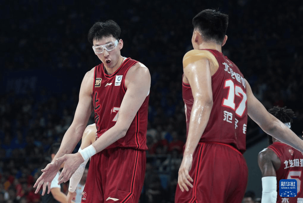 球队连续客场不胜,主帅面临严峻考验 球队连续客场不胜,主帅面临严峻考验