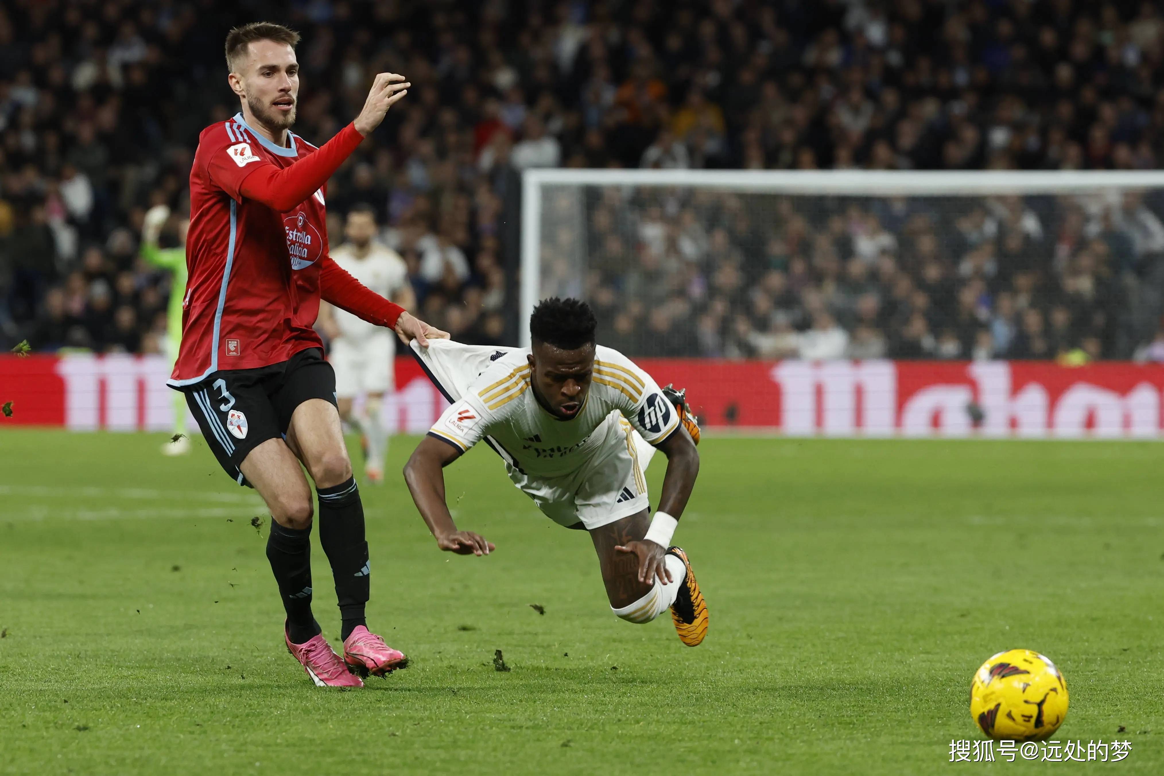 欧洲足坛前辈再战赛场,展示实力 欧洲足坛前辈再战赛场,展示实力