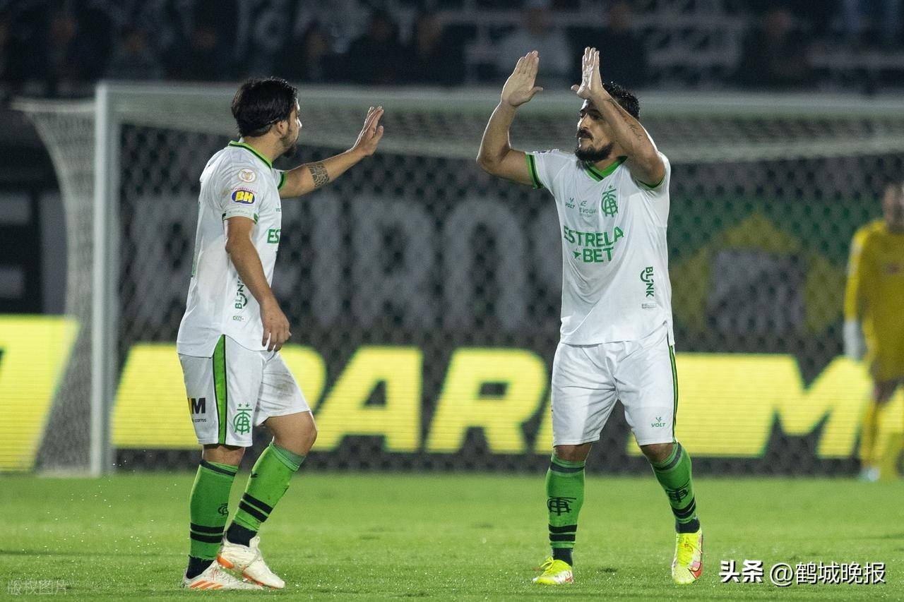 国米球迷涌入训练基地,声援球队备战下一场比赛的简单介绍 国米球迷涌入训练基地,声援球队备战下一场比赛的简单介绍