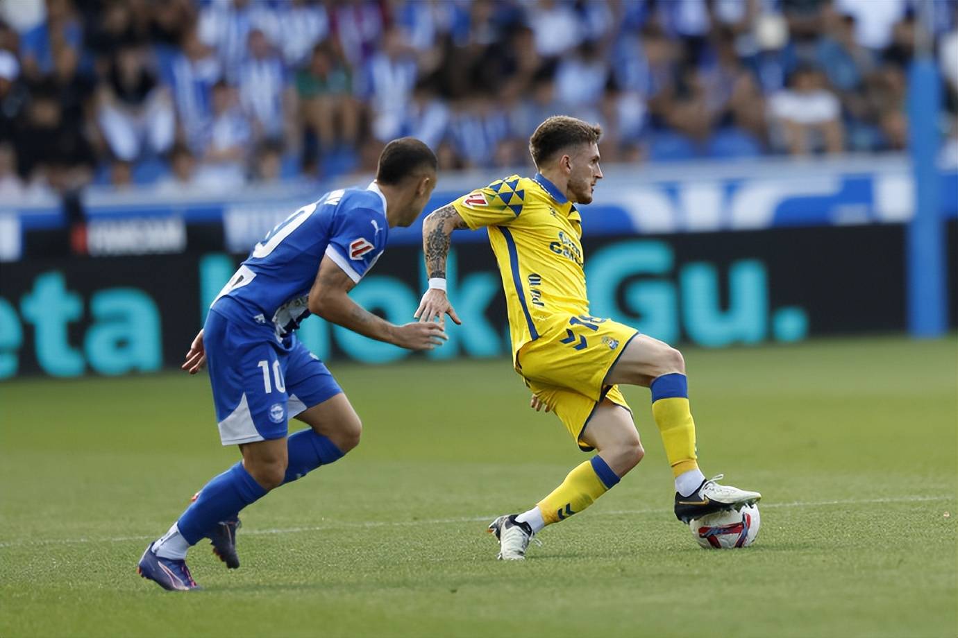 星空体育网站-塞维利亚客场惨败，挑战最后时刻