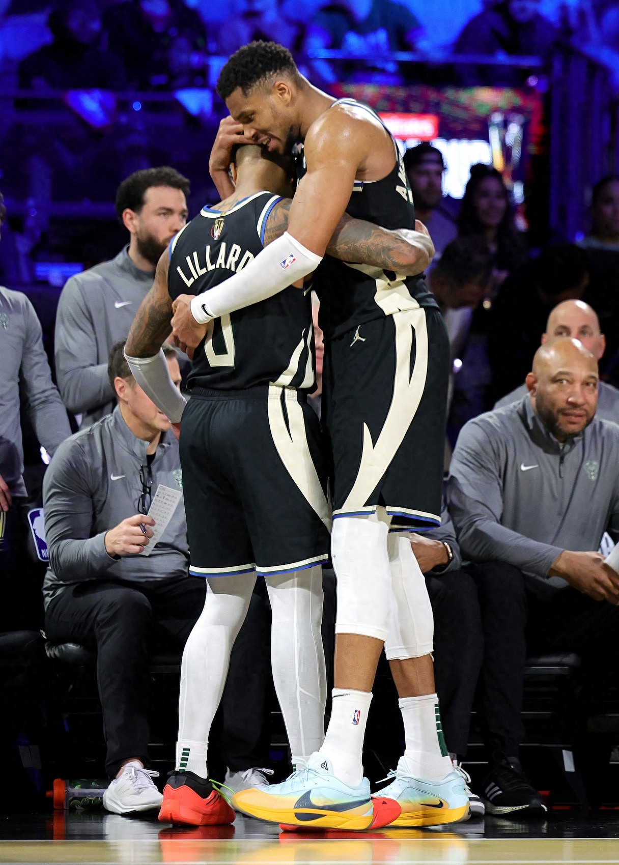 雄鹿全队爆发联手击败对手 雄鹿全队爆发联手击败对手