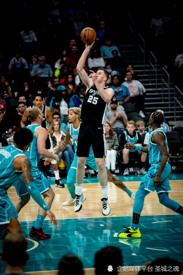 马刺再胜黄蜂，豪取三连胜