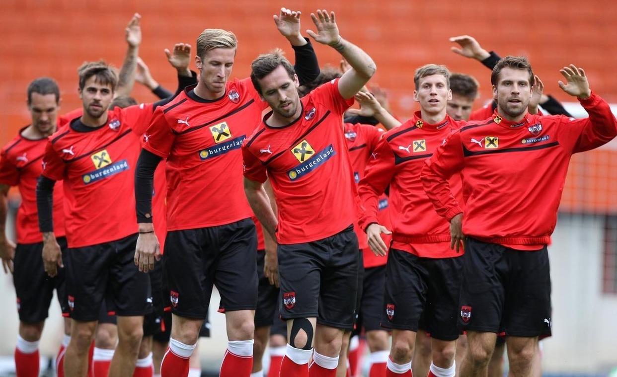 荷兰横扫芬兰，德国击败罗马尼亚